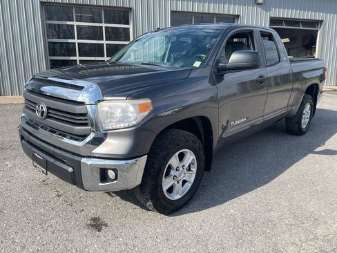 Used 2015 Toyota Tundra SR5 w/ SR5 Upgrade Package AWD/4WD image 3