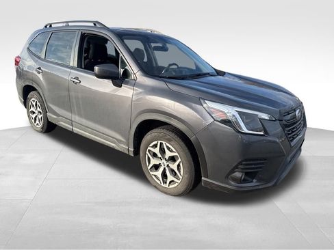 Used 2023 Subaru Forester Premium image 2