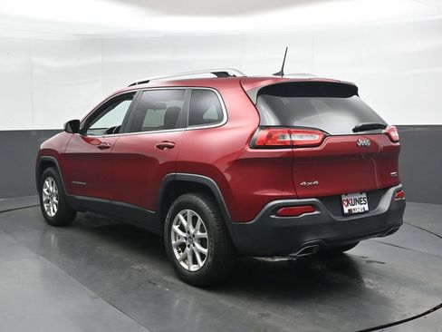 Used 2017 Jeep Cherokee Latitude w/ Cold Weather Group AWD/4WD image 9