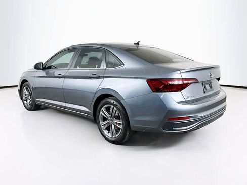 Used 2024 Volkswagen Jetta SE FWD image 4