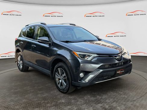 Used 2018 Toyota RAV4 XLE AWD/4WD image 5