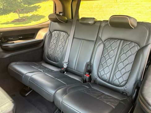 Used 2022 Jeep Grand Wagoneer Series III w/ Rear Seat Video Group 1 AWD/4WD image 23