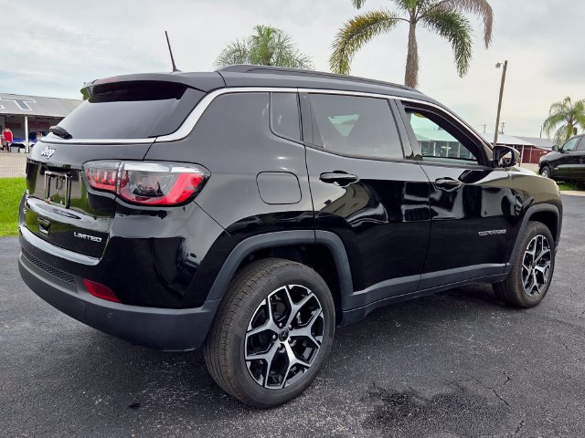 Used 2025 Jeep Compass Limited AWD/4WD image 7