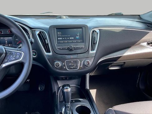 Used 2018 Chevrolet Malibu LT FWD image 7