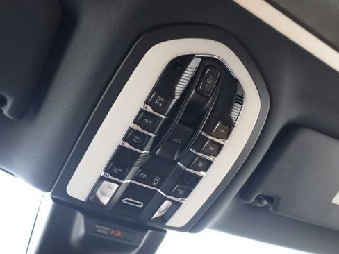 Used 2019 Porsche Macan AWD/4WD image 22