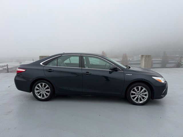 Used 2017 Toyota Camry XLE FWD image 2
