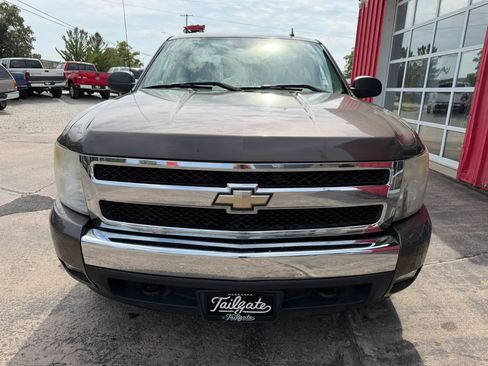 Used 2007 Chevrolet Silverado 1500 LT w/ 1LT Convenience Package AWD/4WD image 3