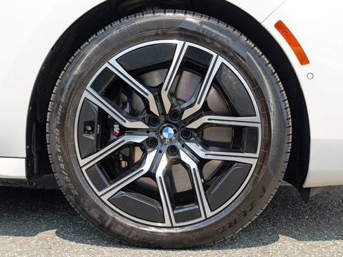 Used 2024 BMW 740i xDrive w/ Premium Package 2 AWD/4WD image 12