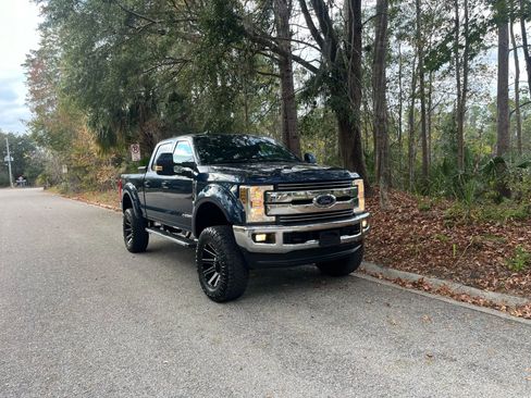 Used 2019 Ford F250 Lariat w/ Lariat Value Package image 4