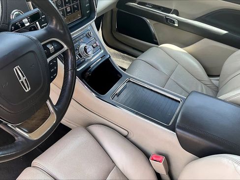 Used 2017 Lincoln Continental Select w/ Climate Package FWD image 15