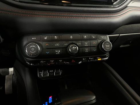 Used 2025 Dodge Durango GT AWD/4WD image 12
