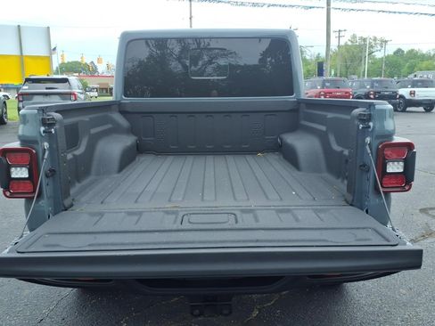 Used 2026 Jeep Gladiator Mojave AWD/4WD image 11