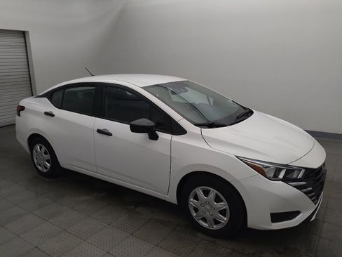 Used 2023 Nissan Versa S FWD image 11