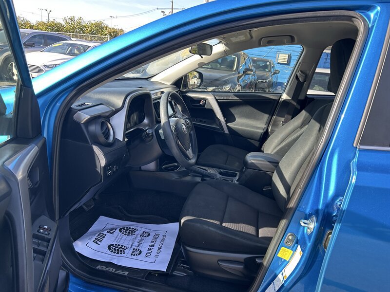 Used 2018 Toyota RAV4 LE w/ All Weather Liner Package AWD/4WD image 7
