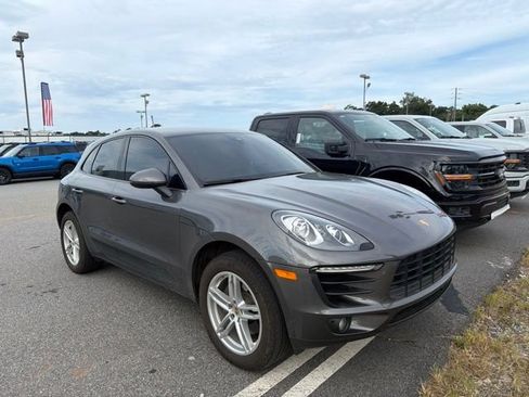 Used 2018 Porsche Macan AWD/4WD image 2