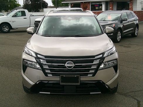 Used 2024 Nissan Rogue Platinum w/ Platinum Premium Package AWD/4WD image 2