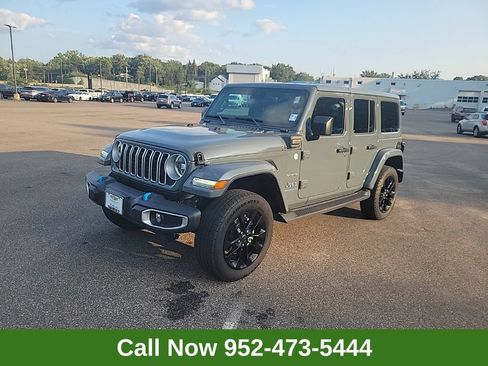 Used 2024 Jeep Wrangler Unlimited Sahara AWD/4WD image 1