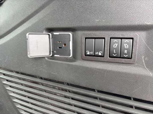 Used 2023 Chevrolet Tahoe Premier AWD/4WD image 44