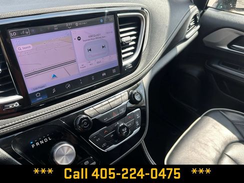 Used 2025 Chrysler Pacifica Limited FWD image 31
