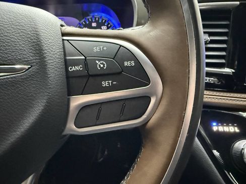 Used 2017 Chrysler Pacifica Limited w/ UConnect Theater Package FWD image 23