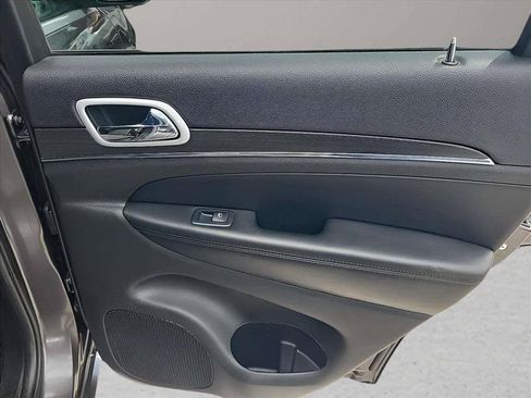Used 2018 Jeep Grand Cherokee Limited AWD/4WD image 26