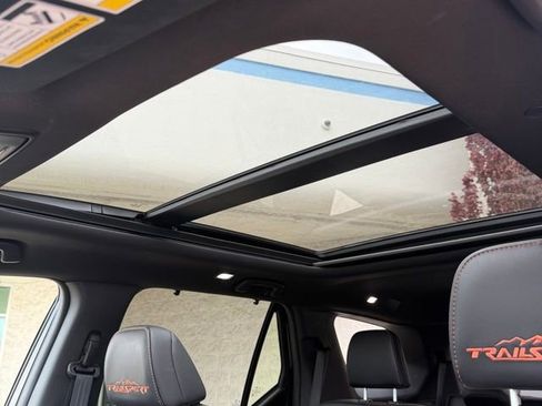 Certified 2025 Honda Pilot TrailSport image 18