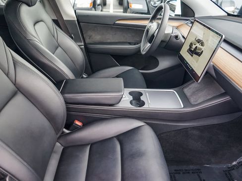 Used 2024 Tesla Model Y Long Range image 15