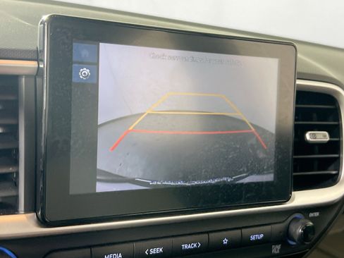 Used 2024 Hyundai Venue SEL FWD image 13