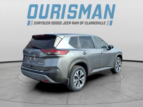 Used 2022 Nissan Rogue SV image 3