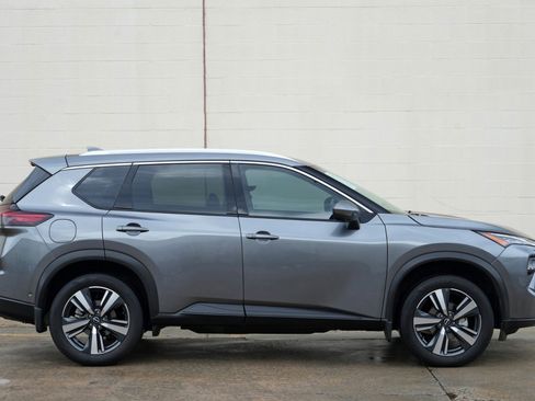 Used 2024 Nissan Rogue SL FWD image 48