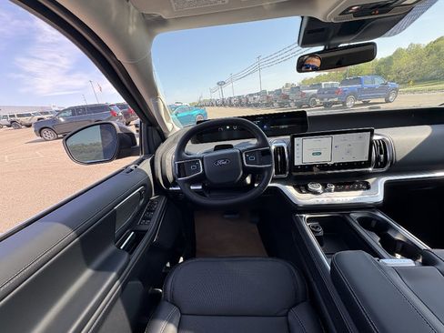 New 2026 Ford Expedition Platinum image 24