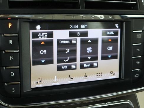 Used 2017 Lincoln Continental Reserve w/ Technology Package image 30