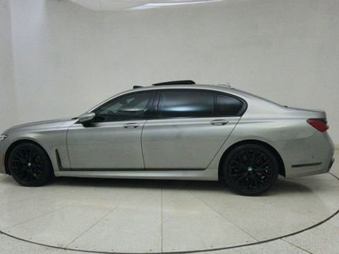 Used 2022 BMW 740i xDrive w/ M Sport Package image 74