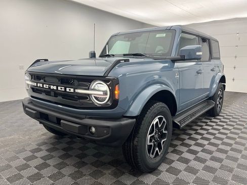 New 2025 Ford Bronco Outer Banks image 2