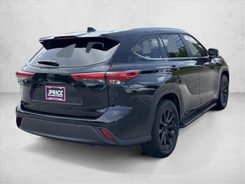 Used 2023 Toyota Highlander XLE FWD image 5