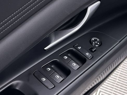 Used 2025 Hyundai Elantra Limited image 15