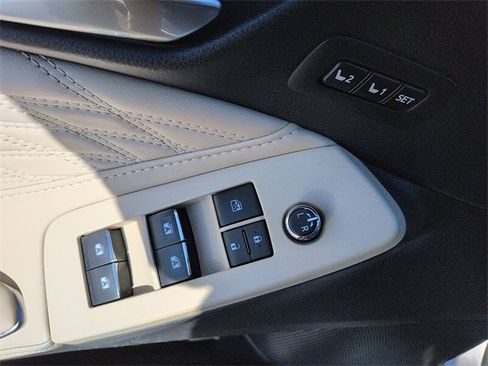 Used 2019 Toyota Avalon Limited image 17