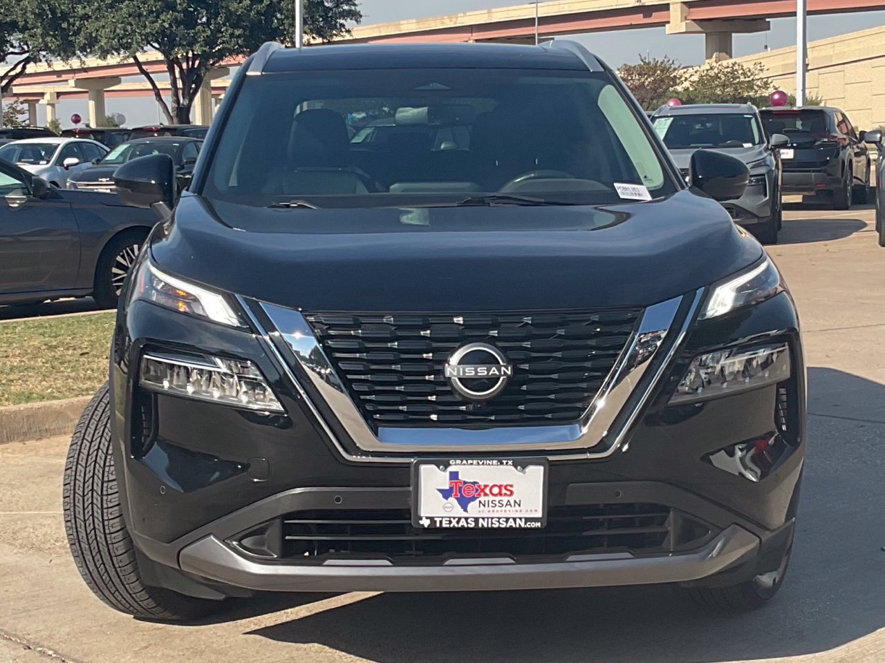 Used 2023 Nissan Rogue SL w/ SL Premium Package FWD image 2