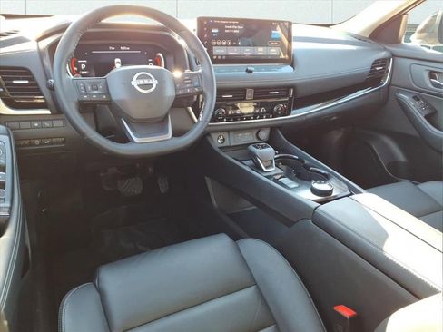 Used 2025 Nissan Rogue SL w/ Tech Package image 13