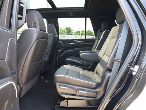 Used 2023 Cadillac Escalade Premium Luxury AWD/4WD image 21