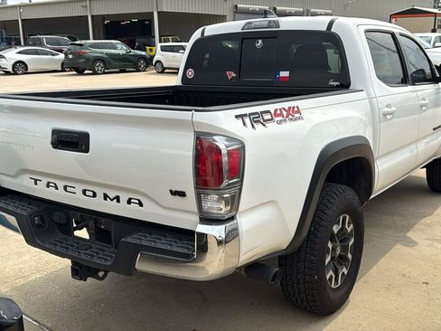 Used 2020 Toyota Tacoma TRD Off-Road AWD/4WD image 3