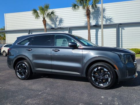 Used 2024 Kia Sorento S AWD/4WD image 2