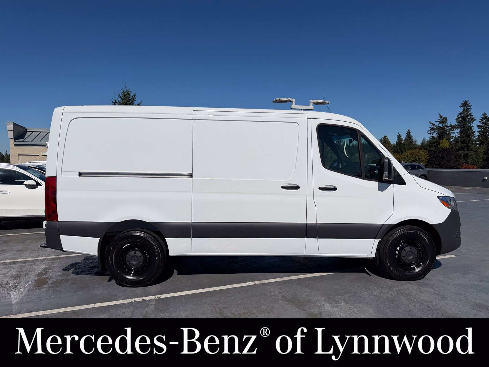 Used 2025 Mercedes-Benz Sprinter 2500 image 2