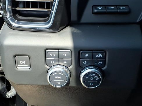 Used 2024 GMC Sierra 2500 Denali w/ Denali Reserve Package AWD/4WD image 36
