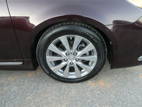 Used 2011 Toyota Avalon Limited image 34