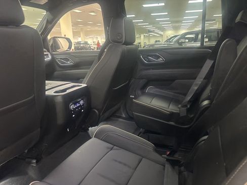 Used 2024 GMC Yukon XL SLT w/ SLT Luxury Package image 13