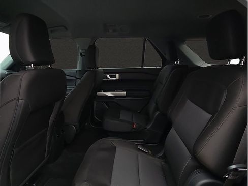 Used 2024 Ford Explorer XLT image 10