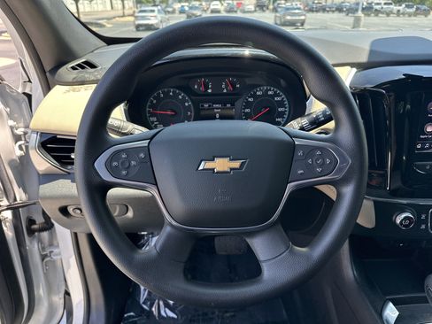 Used 2022 Chevrolet Traverse LS FWD image 18