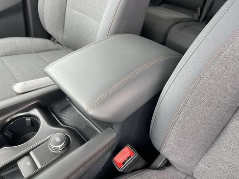 Used 2025 Ford Explorer Active AWD/4WD image 21