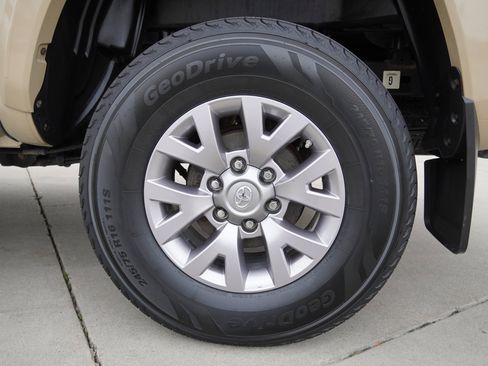 Certified 2018 Toyota Tacoma SR5 image 13